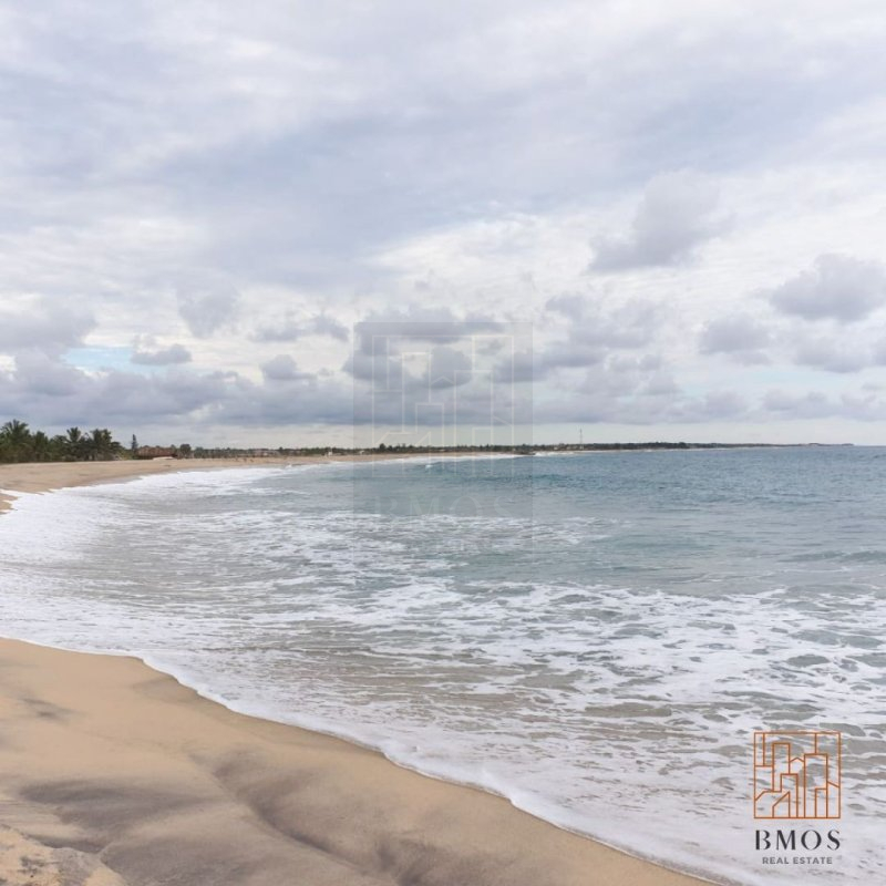 LAND FOR SALE AT BEACH ROAD ARUGAM BAY