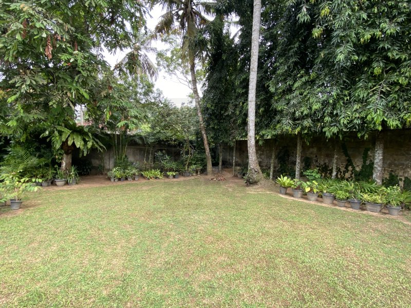 COLONIAL PROPERTY FOR SALE BOGAHAHENA ROAD, BATTARAMULLA